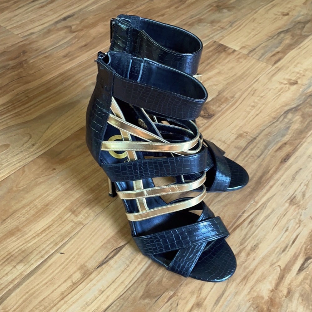 Black & Gold Stiletto Size 6.5